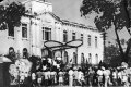 Đoàn người trước Bắc Bộ Phủ ngày 19/8/1945