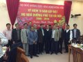 Ban Liên lạc chụp ảnh chung với các vị khách mời