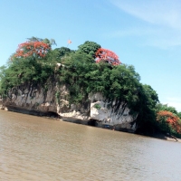 Bút tích cha con Ngô Thí Sĩ trên núi Dục Thúy