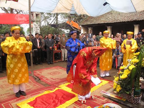 Chủ tế xin hóa chúc