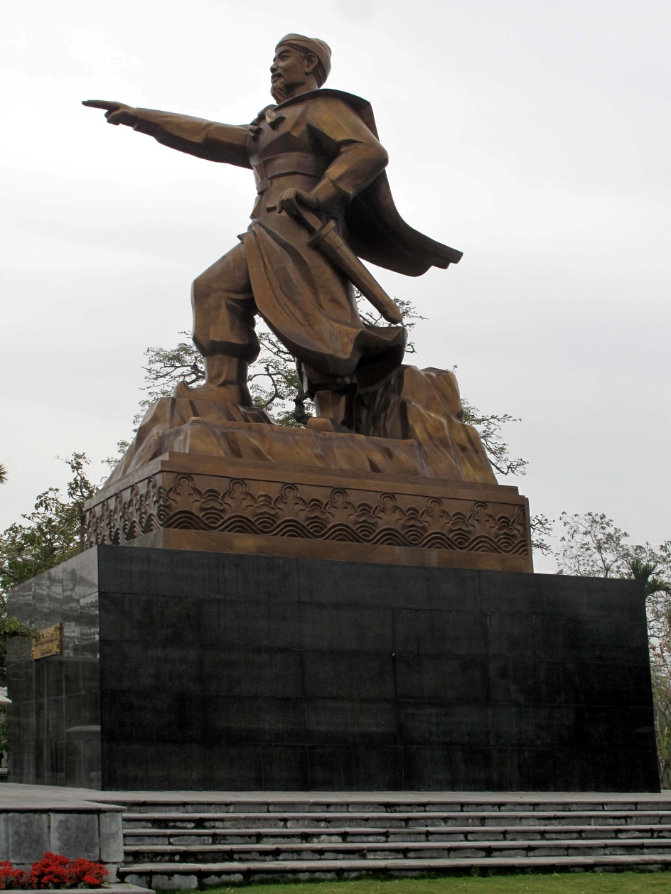 Tượng Ngô Quyền ở An Hải (Hải Phòng)