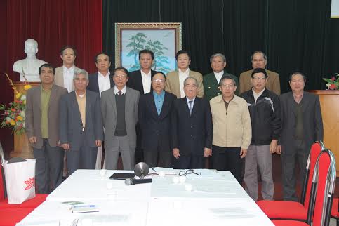 Thường trực chụp ảnh chung tại phiên họp đầu tiên
