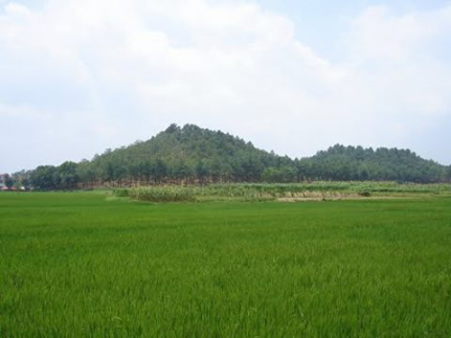 Núi Đôi ngày nay. Ảnh: internet.