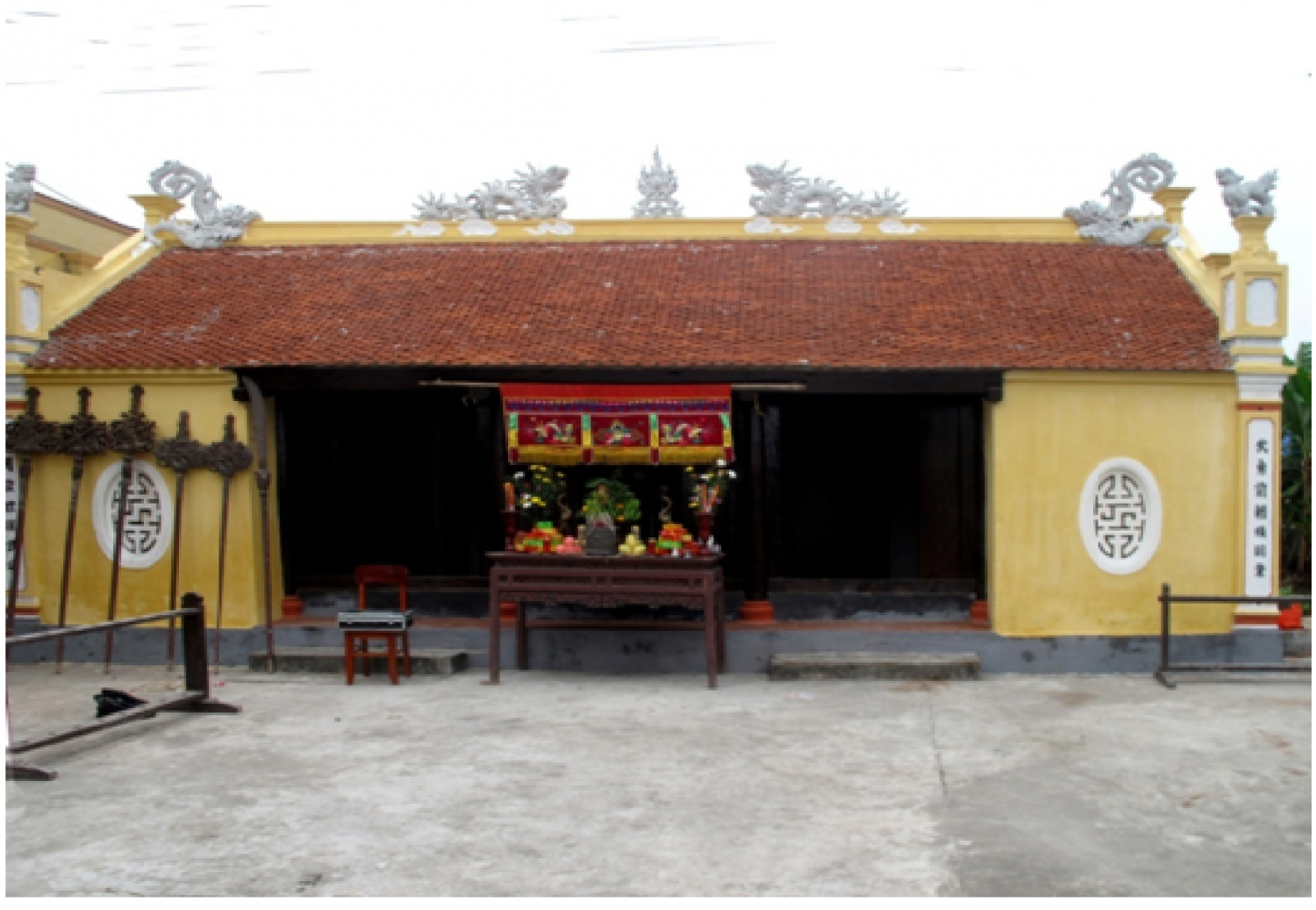 Mặt trước Quốc tế Linh từ mới trùng tu