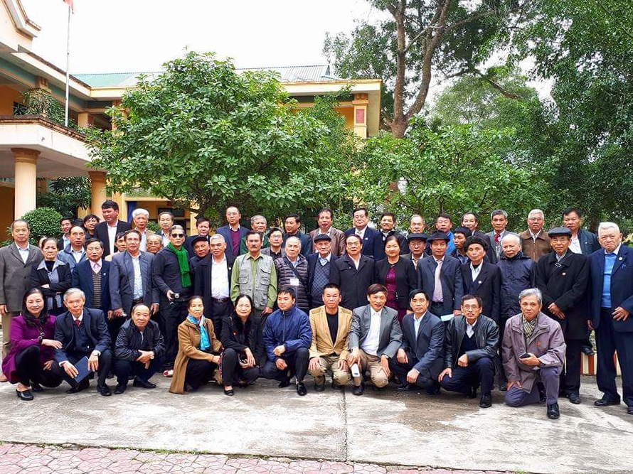 Toàn đoàn chụp ảnh kỷ niệm chung