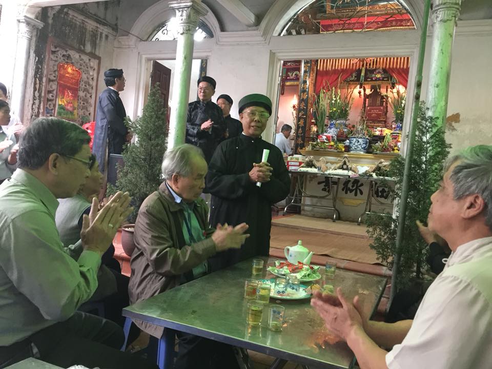 Đại diện họ Ngô La Phù báo cáo với đoàn HĐHN Việt Nam