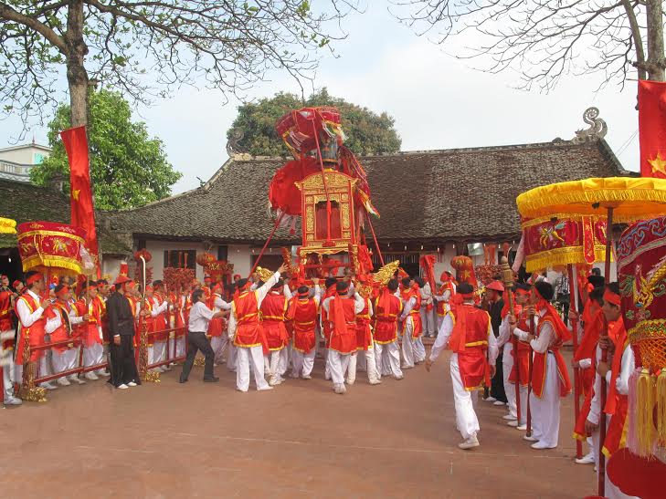 Lễ hội thôn Phí Trạch, xã Phương Tú, Ứng Hòa, Hà Nội rước Thần hoàng làng Ngô Xương Xí